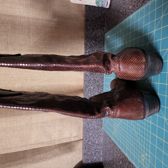 Rare. Vintage. Womens, size 8, python skin cowboy boots. - Picture 3 of 7